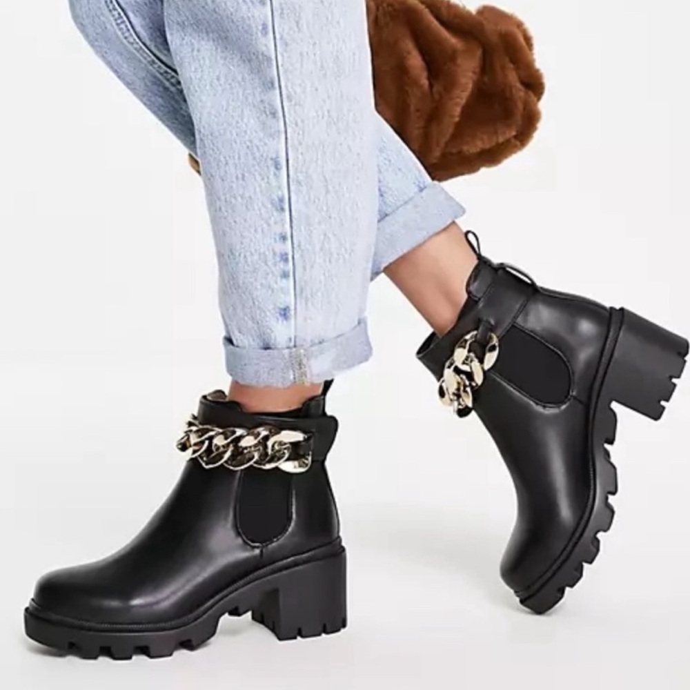 NIB - Steve Madden Amulet C Ankle Booties